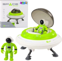 UFO kosmoselaev astronauti figuuriga, tulede ja helidega