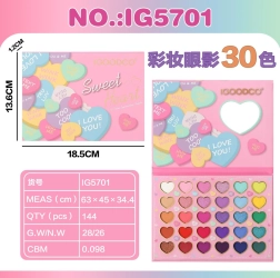 Mega heart-shaped kids’ makeup set