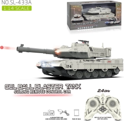 Kaugjuhitav valge tank geelkuulidega laskmiseks