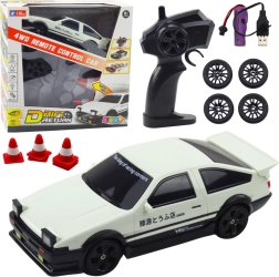 Valge 4WD kaugjuhitav võidusõiduauto vahetatavate ratastega