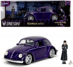 Metallist auto mudel 1972 VW Beetle 1:24 koos Wednesday Addamsi figuuriga