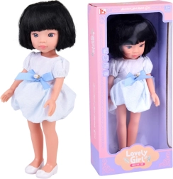 Lovely Girl nukk lühikeste mustade juuste ja valge-sinise kleidiga 33 cm