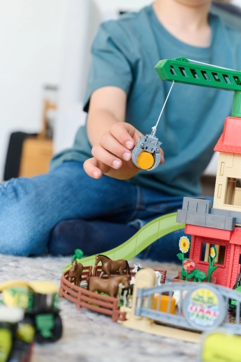 Töötav kraana tõmblukuga koormate tõstmiseks