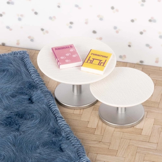 Soft rug and a picture as stylish décor