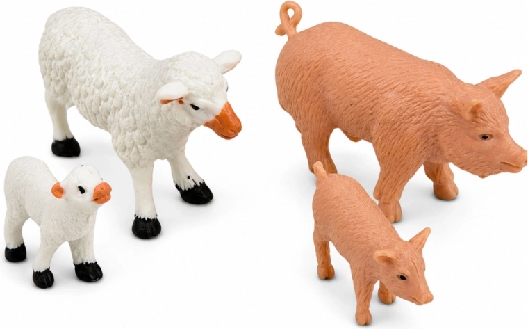 Animals and accessories for realistic play