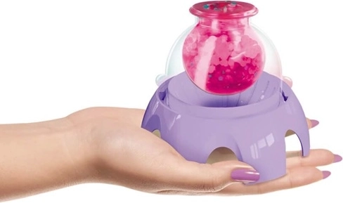 Transparent container for an eye-catching filling