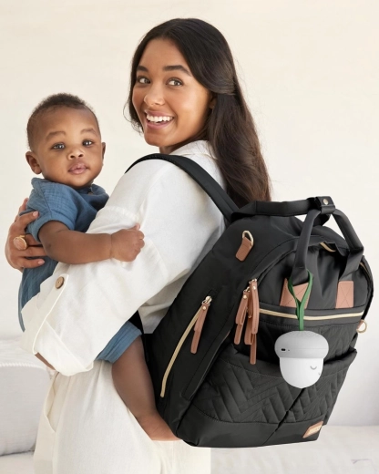 Comfortable to carry and an elegant, easy-care material