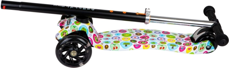 Stable three-wheel design and safe rear brake