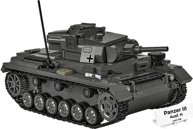 Autentne tank liikuvate roomikute ja pöörleva torniga