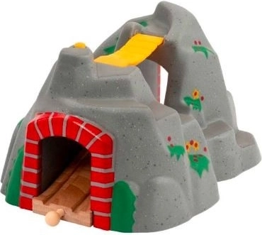Seikluslik mäetunnel rongirajale
