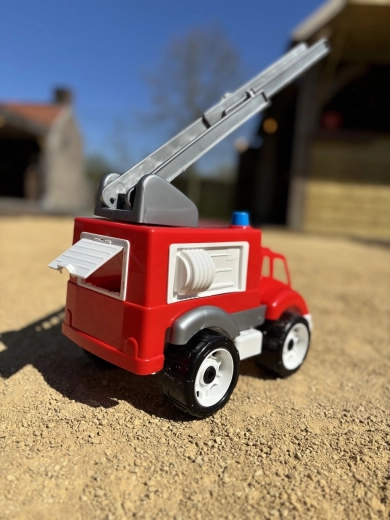 Telescopic ladder for rescue missions