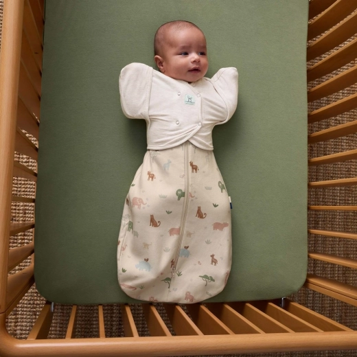 2-in-1: swaddle and sleeping bag as your baby develops