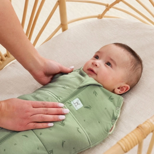 2-in-1: swaddle or sleeping bag as baby develops