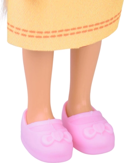 Cute outfit with pink shoes