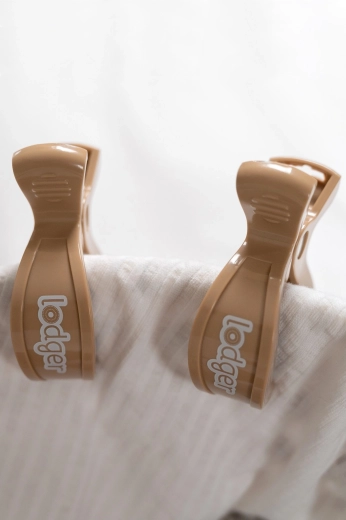 Compact clips in elegant beige
