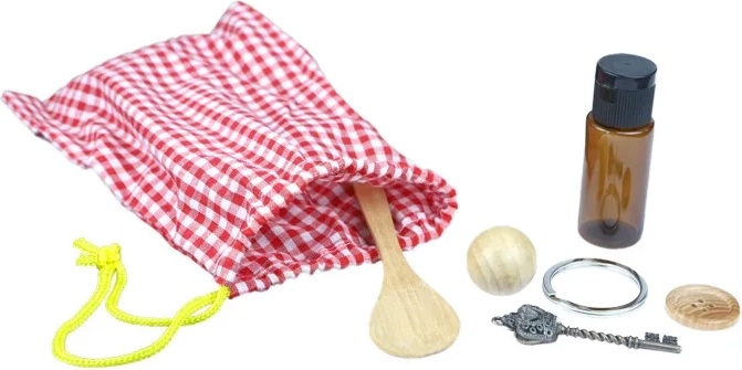 Moyo Montessori salapärane kotike väikeste esemetega