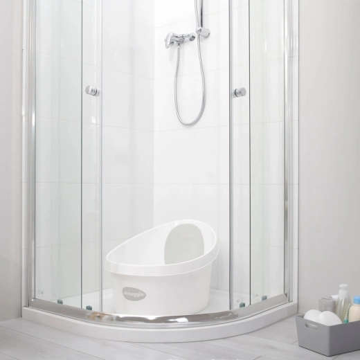 Fits shower trays and bathtubs
