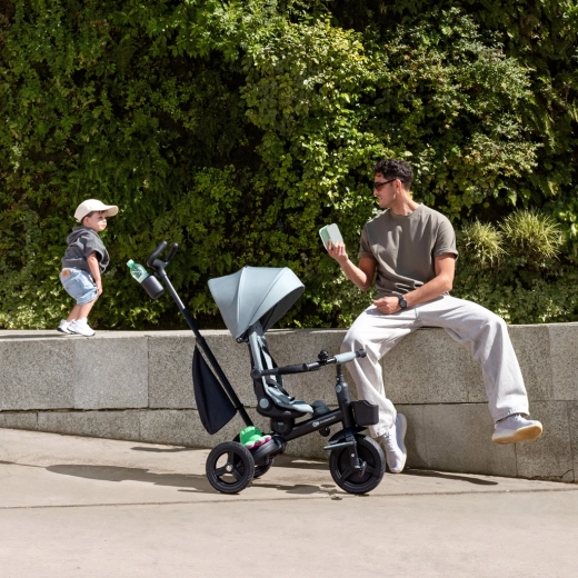 Comfortable parent steering and practical accessories