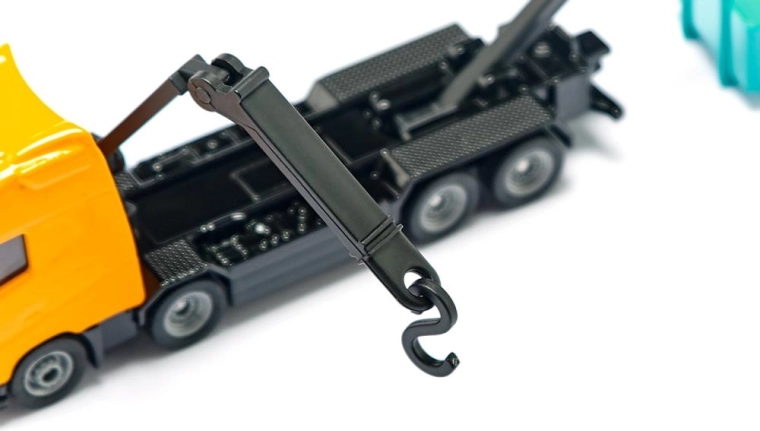 Rotating crane with hook for realistic handling