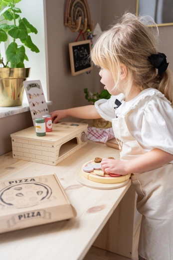 Play that develops creativity and fine motor skills