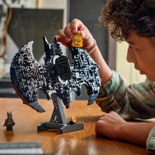 Topeltannus BATMANit: klassikaline ja kuldne minifiguur