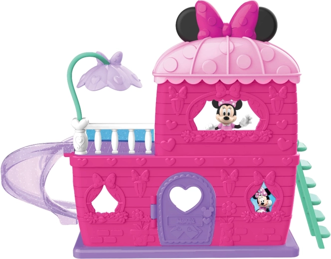 Kahekorruseline mängukeskkond rõduga