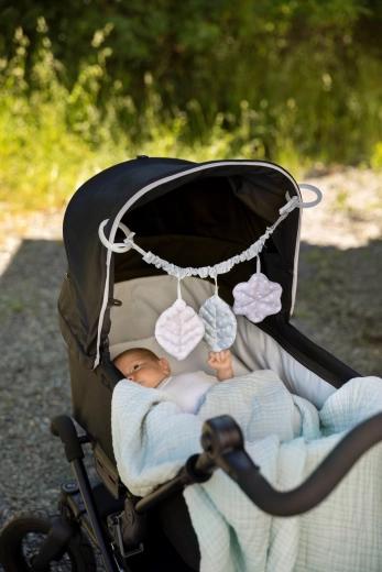 Praktiline suurus nii kärusse kui voodisse