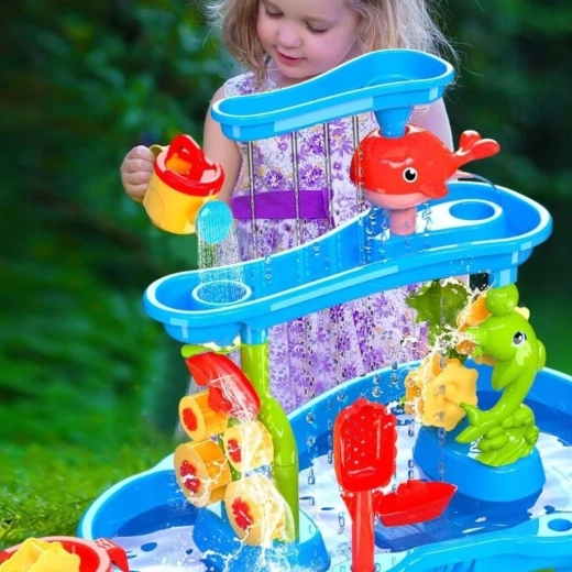 3-korruseline kaskaad veeratastega