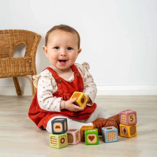 Building and sorting develop motor skills and coordination
