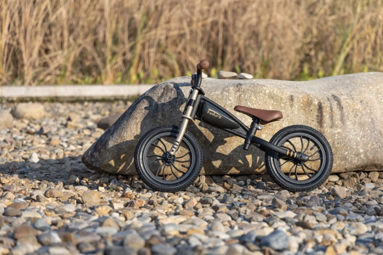 Comfort and confidence: adjustable seat and secure grip