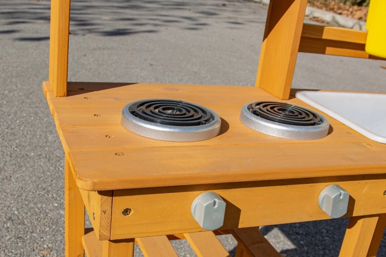 Kaks keedualust ja pööratavad nupud realistlikuks mänguks