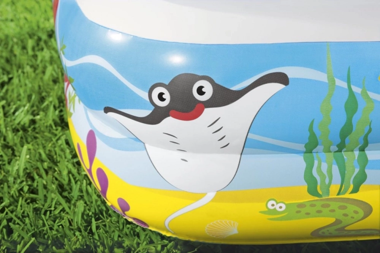 Cheerful sea motifs for children’s fun