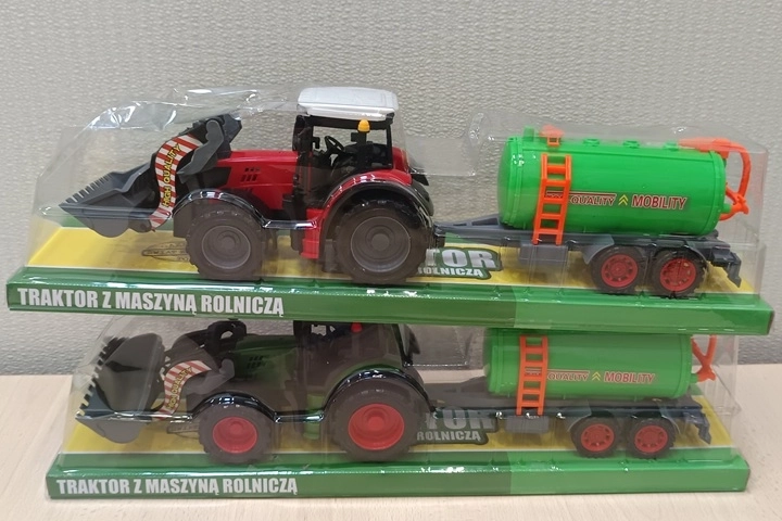 Traktor põllumajandusmasinaga