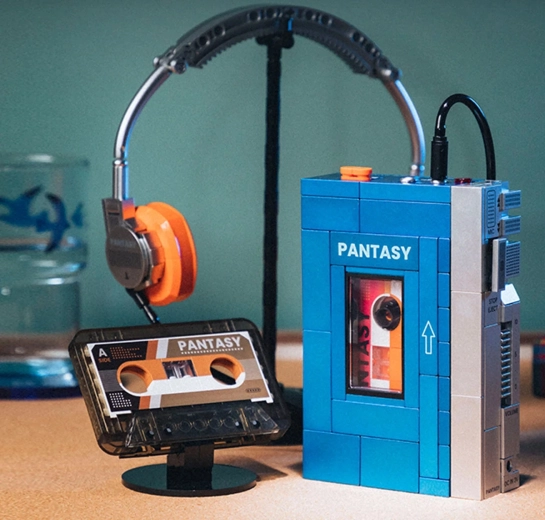 Iconic retro look straight from the 80s