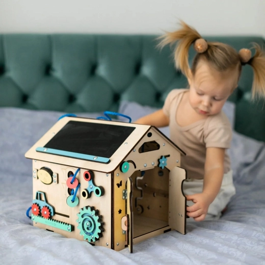 Montessori maja väikestele kätele