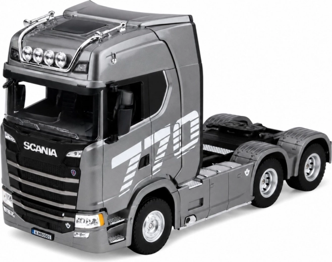 Realistic Scania tractor unit in 1:18 scale