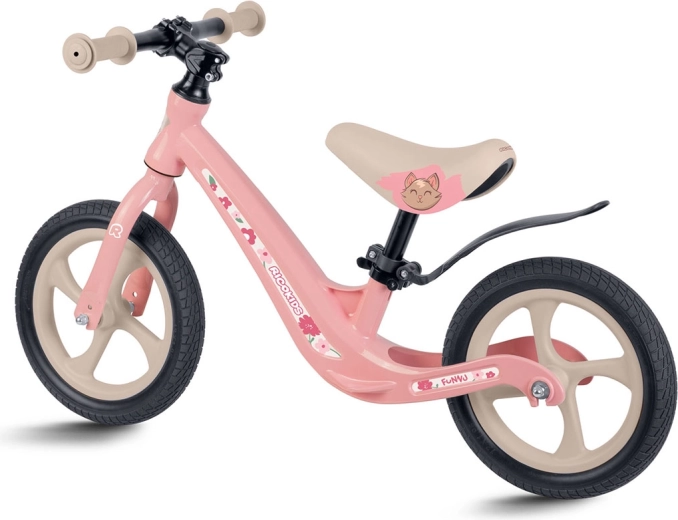 Grows with your child: adjustable saddle