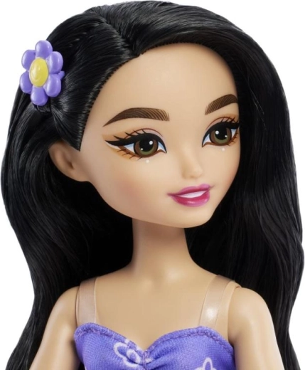 Long hair and cute details