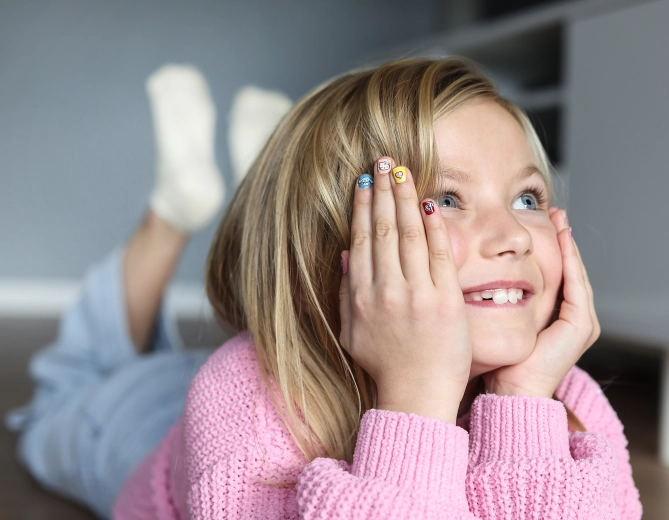 Värvilised Hello Kitty motiivid loovaks stiiliks