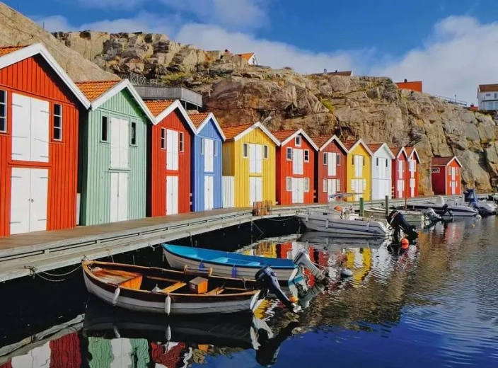 Ravensburger Puzzle Colorful Houses in Sweden XL 100 pieces