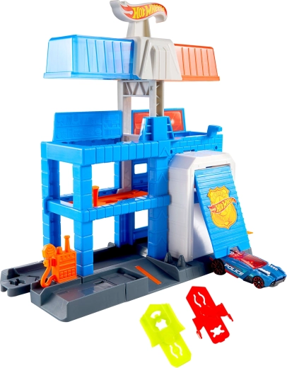 Kolm korrust täis tegevust ja kiireid väljasõite