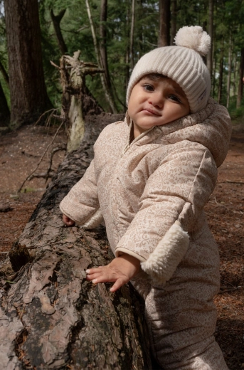 Warm and breathable fleece inside