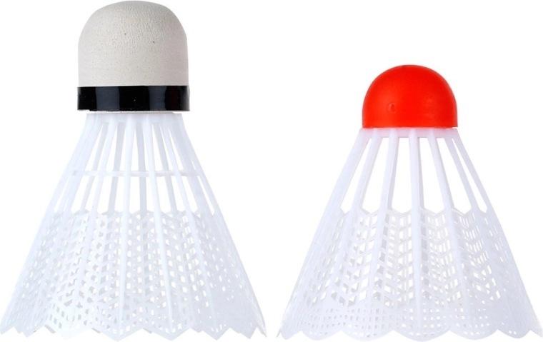 Kaks tüüpi palle eri mängustiiliks