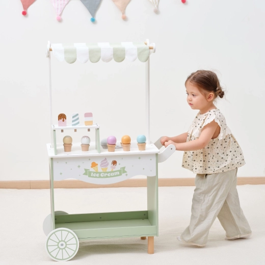 Mobile cart with storage space