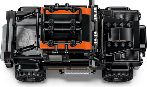 Land Rover Defender full of off-road details