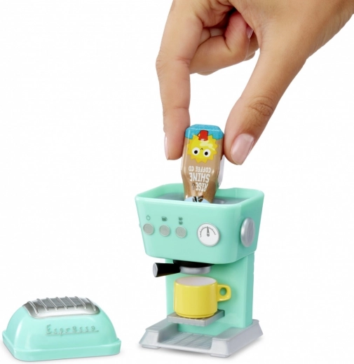 Creating collectible mini drinks with resin