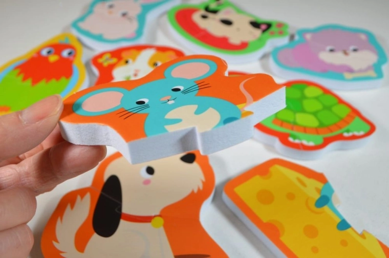 Soft foam and easy-to-grip pieces