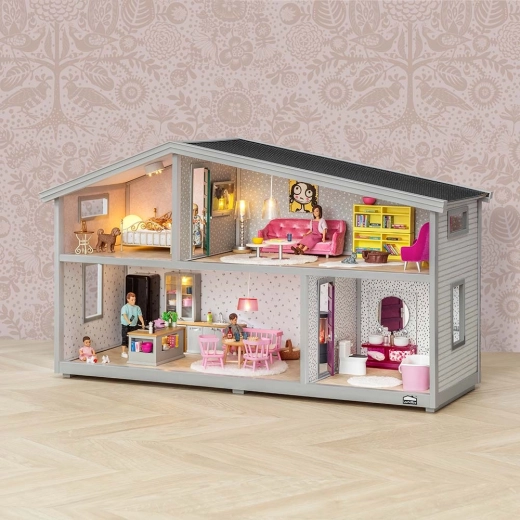 Spacious dollhouse with 4 rooms