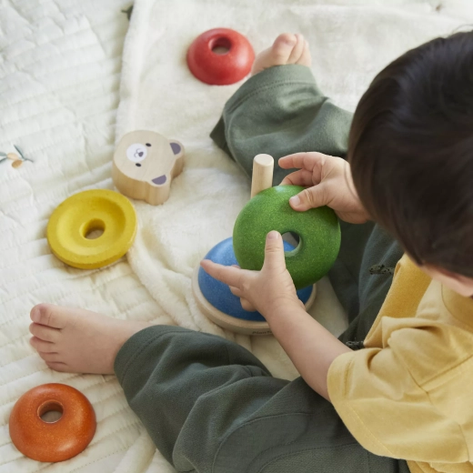 Stacking and threading for skillful little hands