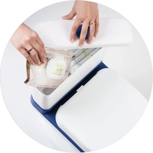Integrated storage compartment for accessories